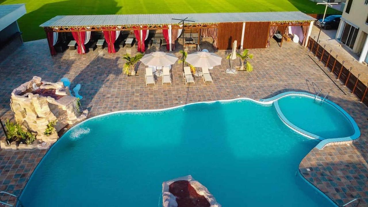 The Platinum Bay Hotel Birekuso エクステリア 写真